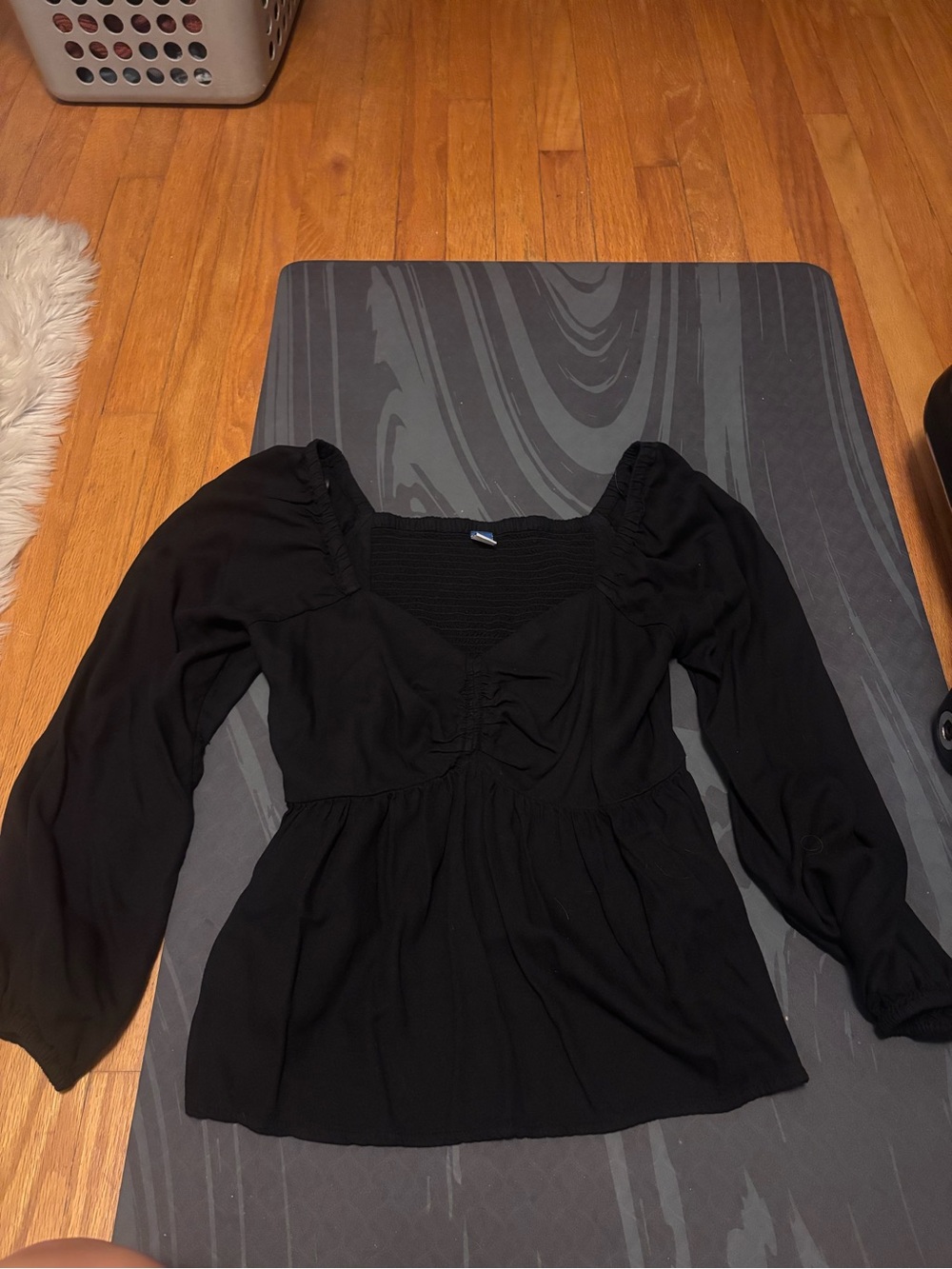 Old Navy Black Long-Sleeve Peasant Blouse